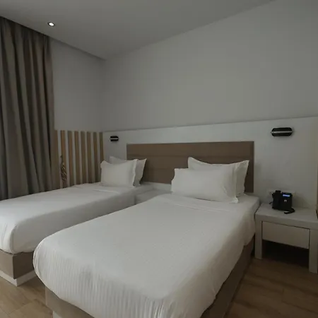 Hotel Metro Terminal 4*